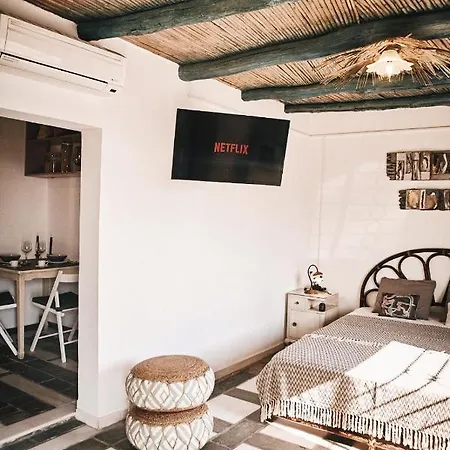 Hébergement de vacances Beautiful Seafront Rustic Maisonette-5mfromthesea *