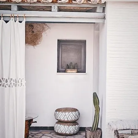 The Artist's Farm * Διγελιώτικα