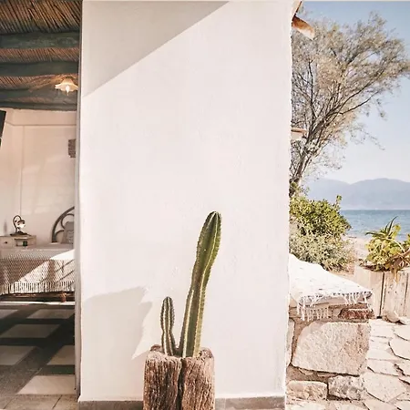 Hébergement de vacances Beautiful Seafront Rustic Maisonette-5mfromthesea