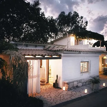 Hébergement de vacances Beautiful Seafront Rustic Maisonette-5mfromthesea *