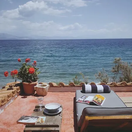 Hébergement de vacances Beautiful Seafront Rustic Maisonette-5mfromthesea