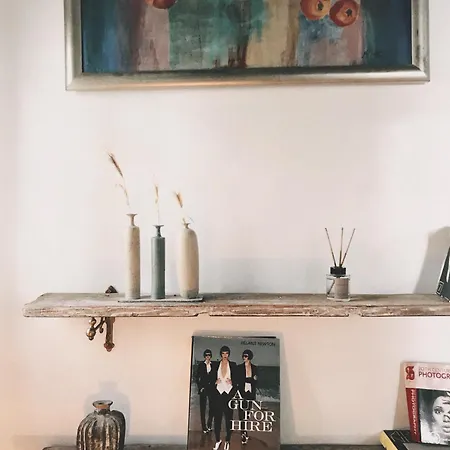 The Artist's Farm Dhiyellótika