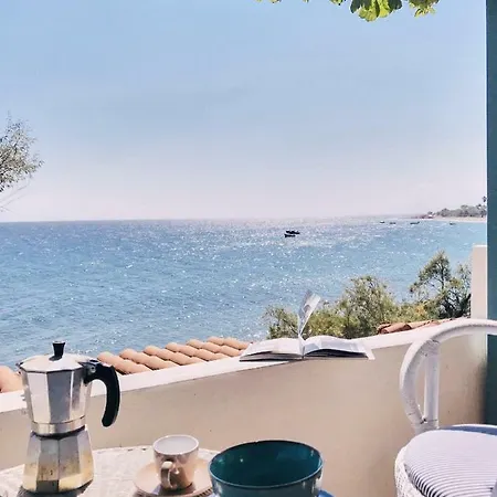 Hébergement de vacances Beautiful Seafront Rustic Maisonette-5mfromthesea Dhiyellótika