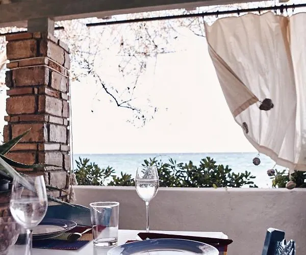 The Artist's Farm Ferienhaus Dhiyellótika