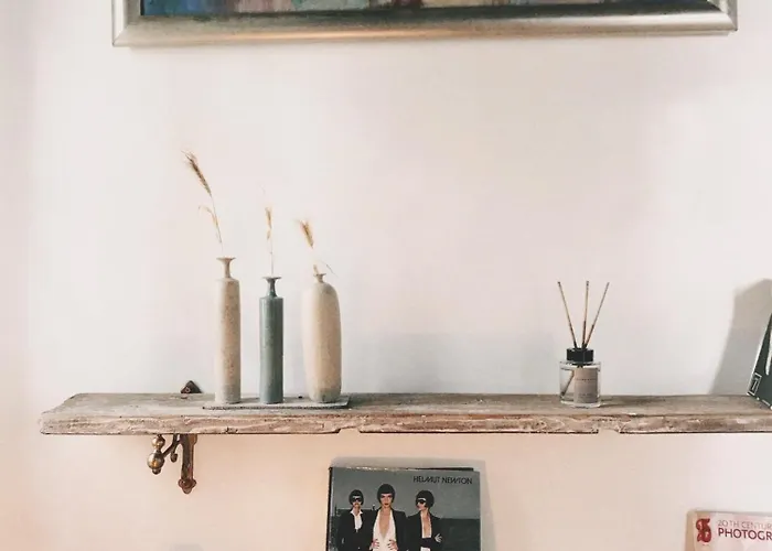 The Artist's Farm Dhiyellótika